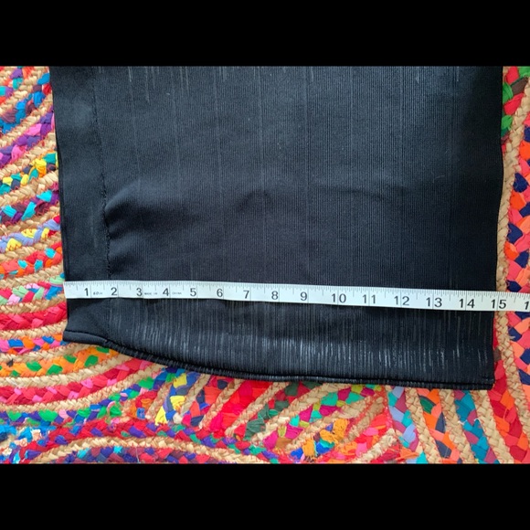 Black textured mini skirt. - Picture 4 of 4